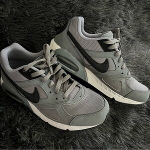 Gray Nike Pegasus Trail 29 Shoes